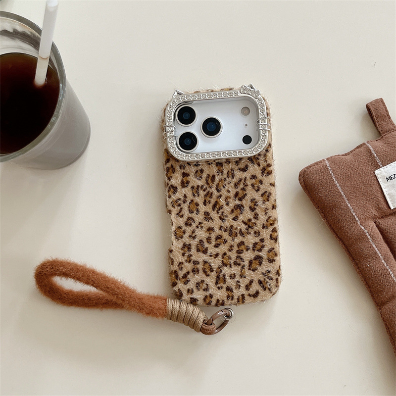 Luxury diamond-encrusted leopa - Phone Cases 13 review and price